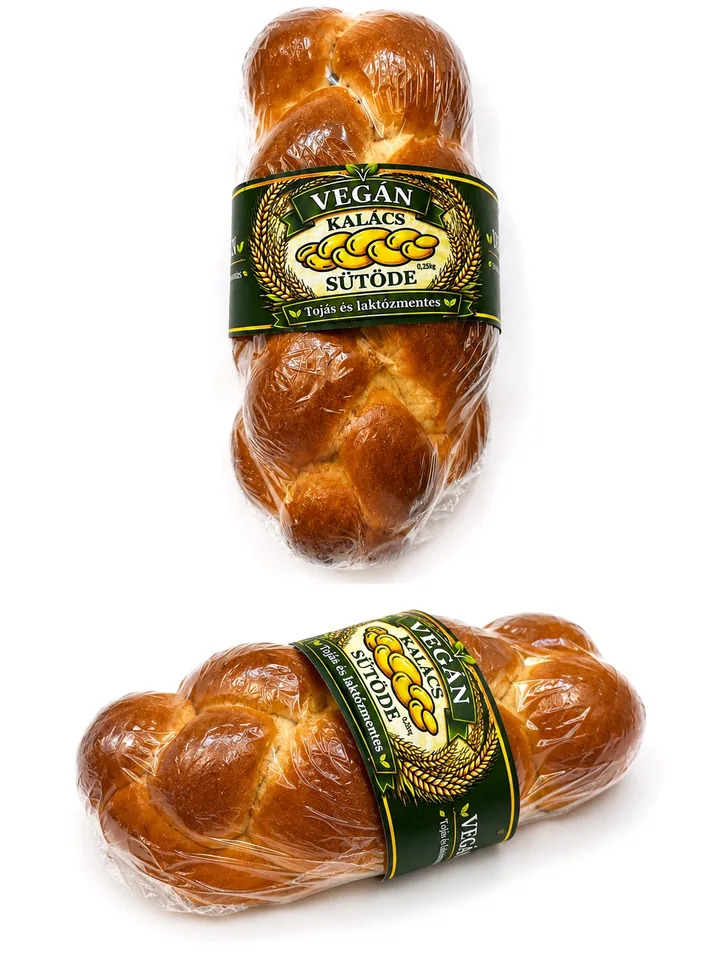 Fényes tetejű, négyágú fonott kalács, csomagolva.